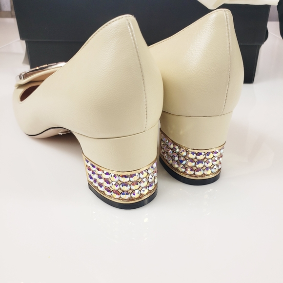 🆕️ Gucci vintage white crystal heel pumps - Picture 8 of 8